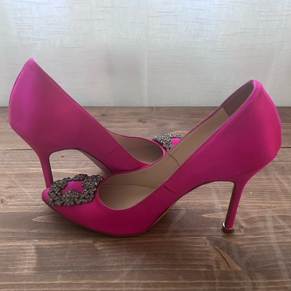 MANOLO BLAHNIK “HANGISI” Fuchsia Satin Jewel Buckle Pumps-Size 6 (AUTHENTICATED) - Picture 6 of 16